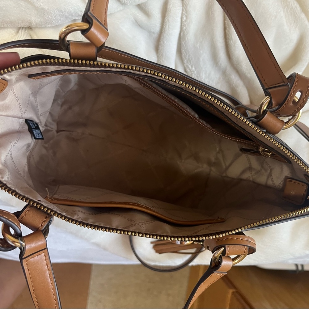 Micheal Kors Bag - Picture 2 of 2